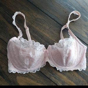 Victoria's Secret Intimates & Sleepwear - Victoria Secret lace bra sz 36C Victoria's Secret Intimates & Sleepwear - Victoria Secret lace bra sz 36C